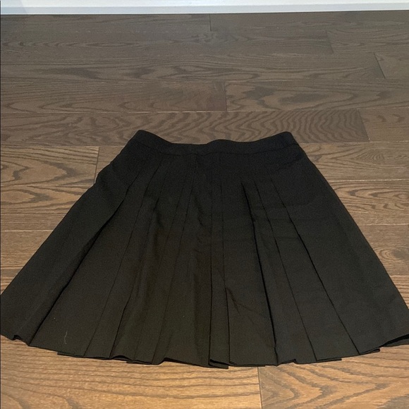 Classic Black Pleated Skirt - Theory - Picture 1 of 5